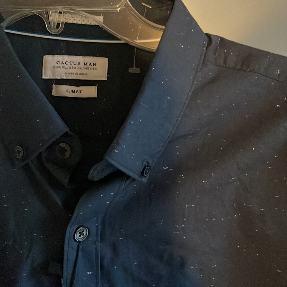 Button Up l XL - Picture 2 of 6